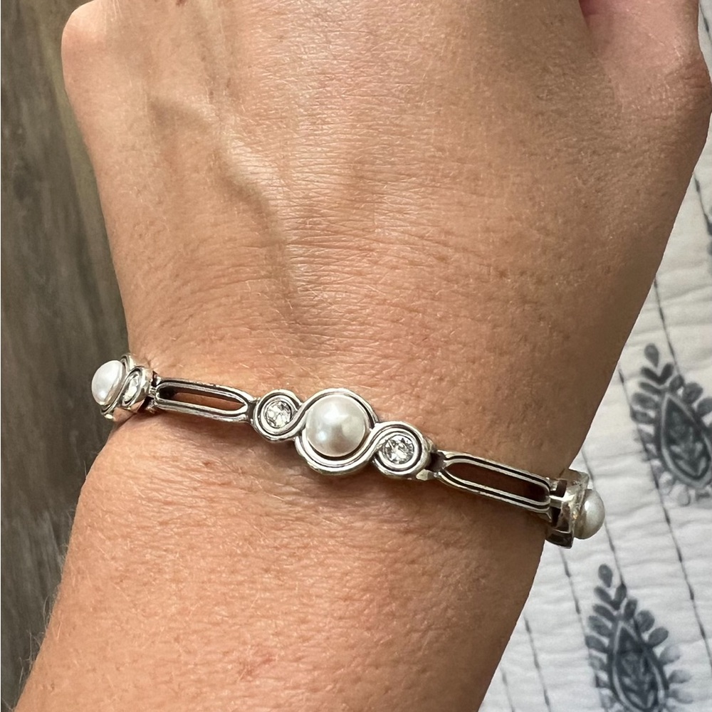 Elegant Silver Pearl Bracelet
